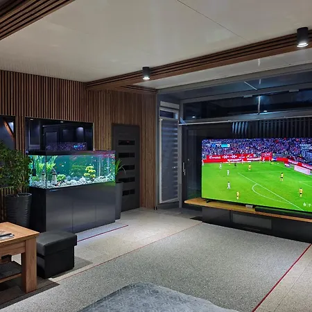 Bed & Breakfast Vip - Pokoje,sniadanie,apartament Kinowy, Masaz Gniezno