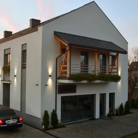 Nocleg ze śniadaniem Vip - Pokoje,śniadanie,apartament Kinowy, Masaż 3*