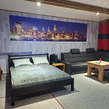 Vip - Pokoje,śniadanie,apartament Kinowy, Masaż Nocleg ze śniadaniem 3*