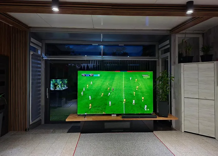 Bed & Breakfast Vip - Pokoje,sniadanie,apartament Kinowy, Masaz 3*